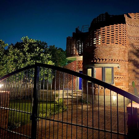 Pool Villa-House Of The Dancing Cactus ポンディシェリ エクステリア 写真